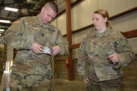 DVIDS - Images - 38th Infantry Division soldiers hone rail, air loading skills [Image 4 of 11]