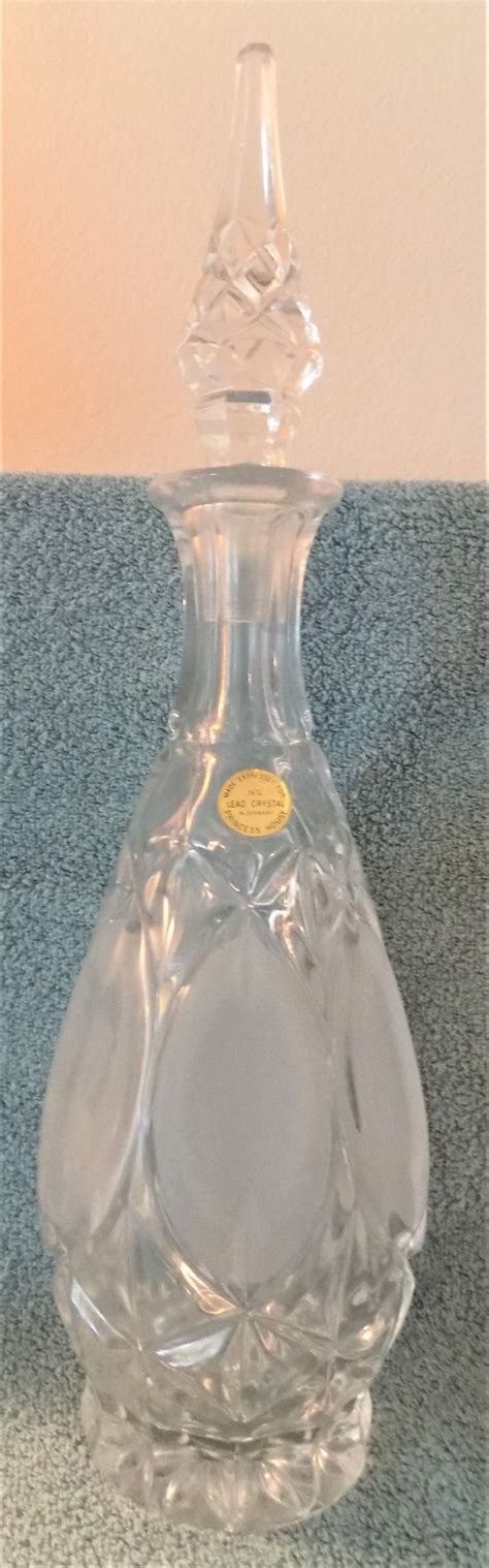 Crystal Wine Decanter w/ Stopper - Timeless Treasures and Collectibles