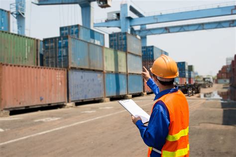 À Port Center, une exposition présente les 27 métiers des dockers du port du Havre