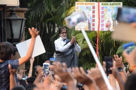 Amitabh Bachchan greets a sea of fans outside Jalsa bungalow - Photos ...