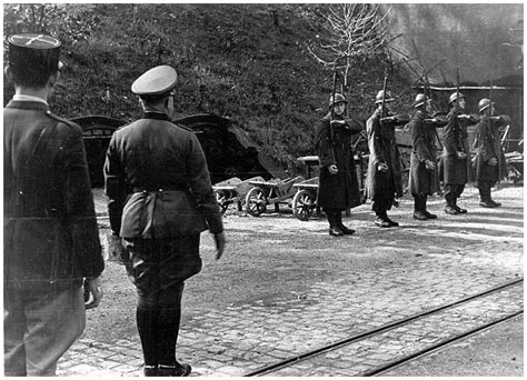 HISTORY IN PICTURES: BE THERE: Images Of War, History , WW2 : France surrenders: June 1940: WW2