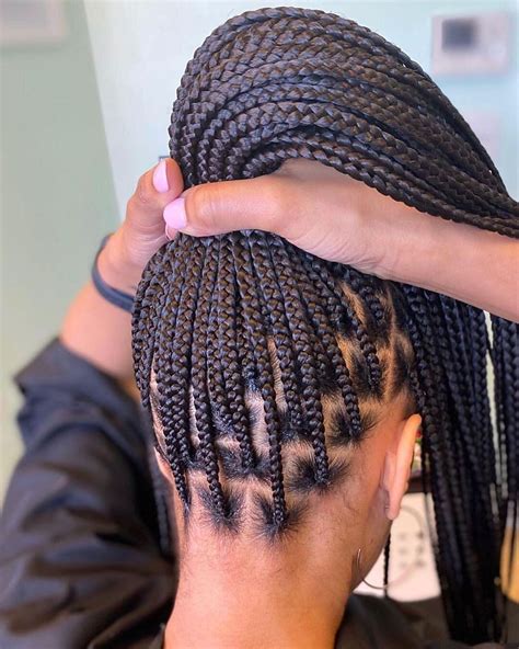 Knotless box braids vs box braids: differences, price & maintenance ...