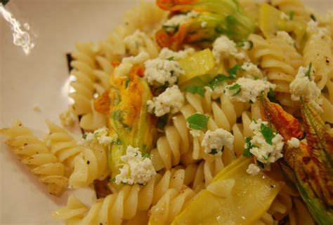 The veggie box veggie: Real Italian tasting courgette pasta (with flowers)