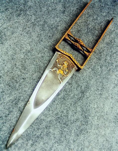 Pata (Gauntlet Sword) vs Katar (Push Dagger) : weapons