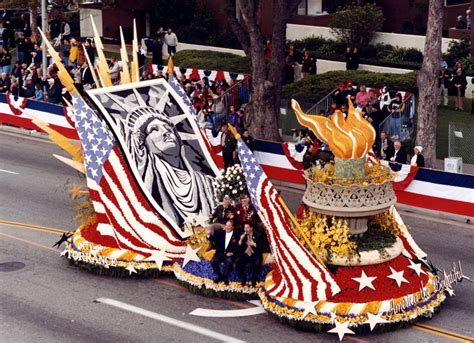 DECK THE HOLIDAY'S: HOW TOURNAMENT OF ROSES PARADE FLOATS ARE MADE!!