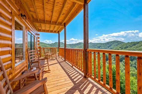 7 Gatlinburg Cabins With a Pool for Your Next Vacation | Bear Tracts