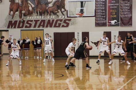 Waverly-Shell Rock Defeats Boys and Girls at Home Friday – The Mustang Moon