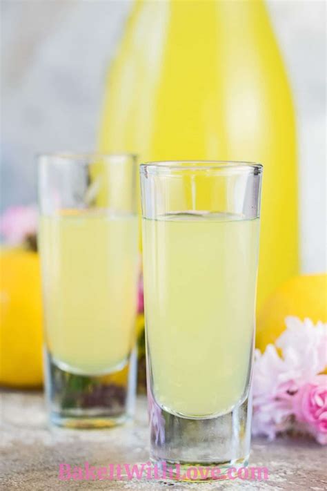 Lemoncello (Easy Homemade Limoncello) | Bake It With Love