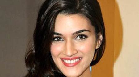 Kriti Sanon Height, Weight, Age, Boyfriend, Family, Facts, Biography