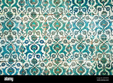 Medieval islamic art patterns hi-res stock photography and images - Alamy