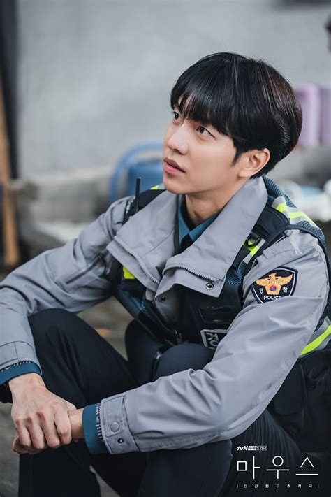 Lee Seung Gi Transforms Into An Eager And Helpful Rookie Police Officer ...