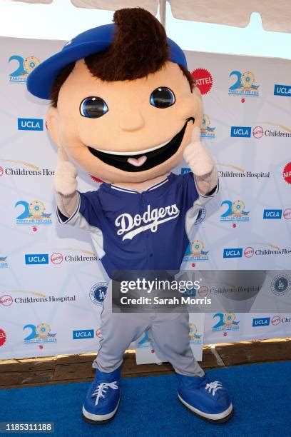 Los Angeles Dodgers Mascot Photos and Premium High Res Pictures - Getty ...