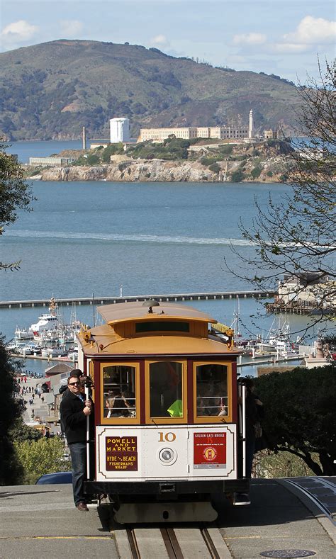 File:10 Cable Car on Hyde St with Alcatraz, SF, CA, jjron 25.03.2012.jpg - Wikimedia Commons