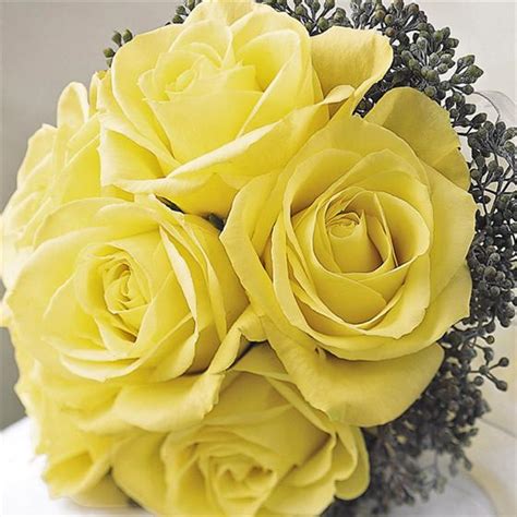 Yellow Roses Bridal Bouquet | flowerandballooncompany.com