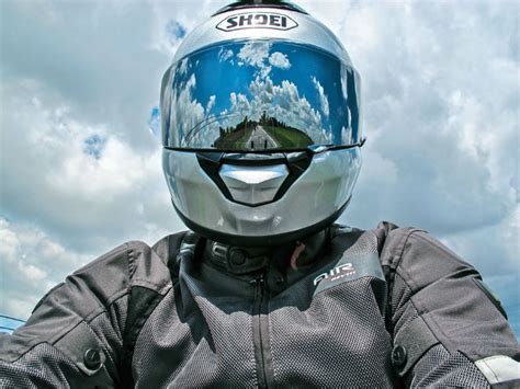 11 technologies on motorcycle helmet visors that will make your visor awesome - bikerMetric