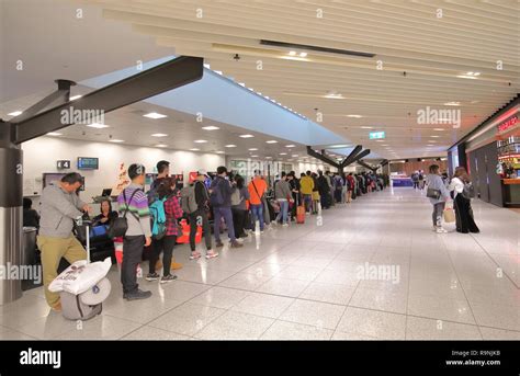 People travel at Melbourne International airport in Melbourne Australia Stock Photo - Alamy