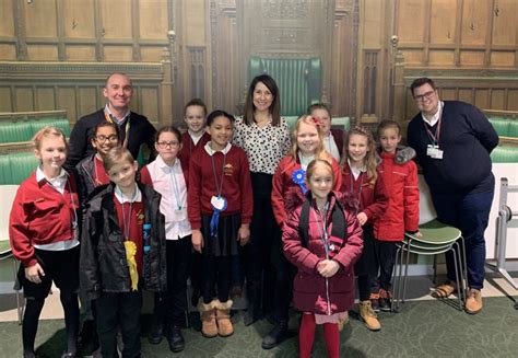 Liz welcomes pupils from Glebelands Primary School to Parliament - Liz Kendall