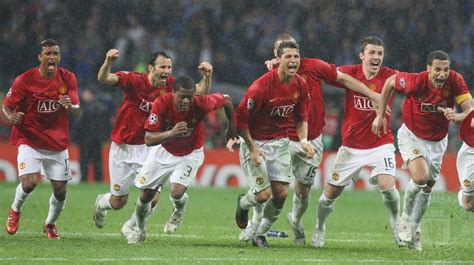 Ryan Giggs, Cristiano Ronaldo, Michael Carrick and Owen Hargreaves of Manchester United ...