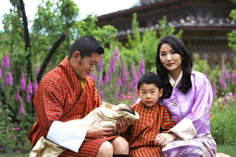 King and Queen of Bhutan introduce newborn son in sweet family ...