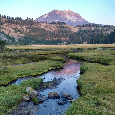 South Sister, in the Three Sisters wilderness area, Oregon, USA. Photo take at sunrise, from ...