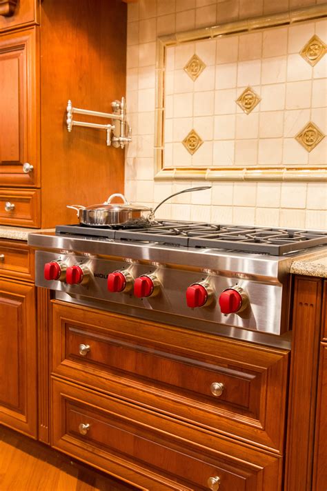 Wolf SRT366 36-Inch Gas Rangetop Review - Reviewed.com Luxury Home