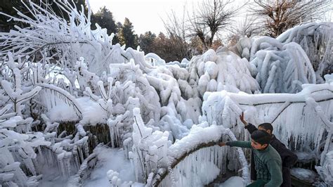 Intense winter begins in Jammu & Kashmir with sub-zero temperatures ...