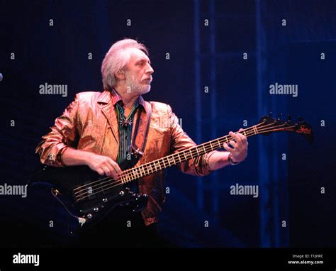 John entwhistle 1999 hi-res stock photography and images - Alamy