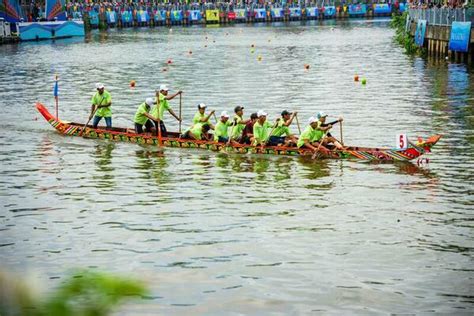 Myanmar Water Festival Stock Photos, Images and Backgrounds for Free ...