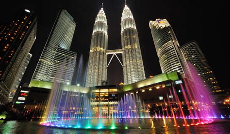 Tempat percutian menarik di Kuala Lumpur - Menara Berkembar Petronas ...