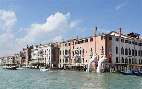 Lorenzo Quinn’s giant hands sculpture in Venice