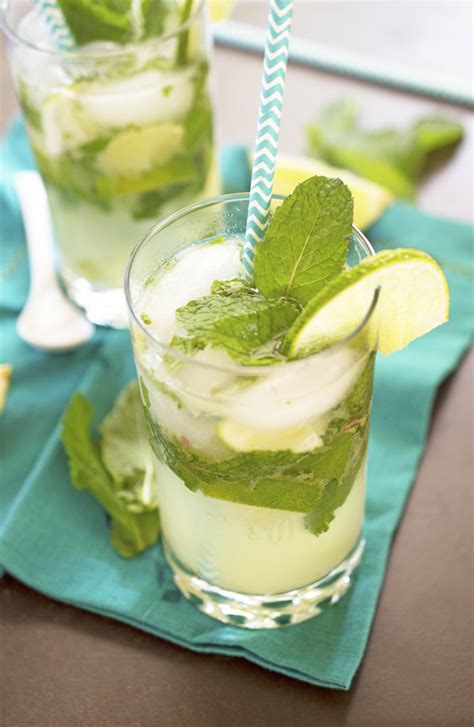 How to make The BEST Mint Mojito! (5 Ingredients!) - Chef Savvy