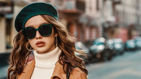 The Best Ways To Style Oversized Sunglasses