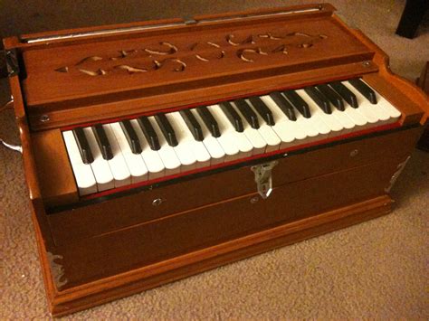 File:Pakistani Qawwali Harmonium.jpg