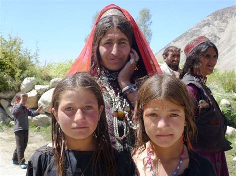 Asia: Wakhi family, Pamir mountains, Afghanistan | People of the World | Pinterest | Families ...