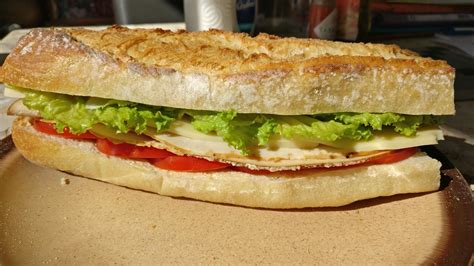 [Homemade] Chicken Sandwich with Emmental Cheese, Fresh Tomatoes and Batavia Lettuce : r/food