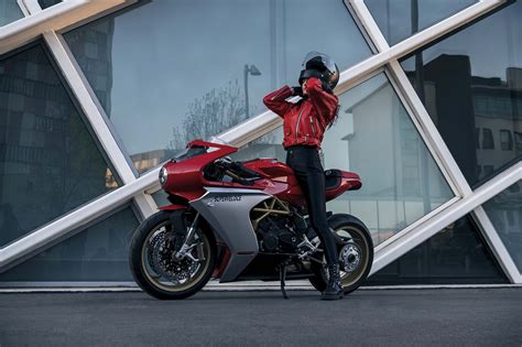 After Feedback, The MV Agusta Superveloce 800 Gets a Color Change - Asphalt & Rubber