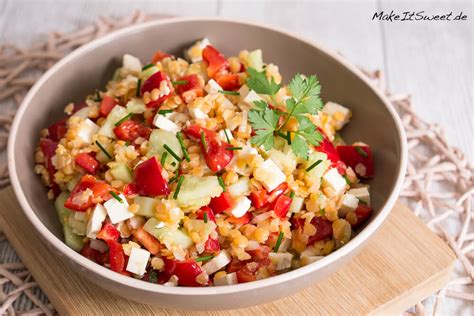 Linsensalat mit Paprika, Gurke und Feta -schnell und einfach