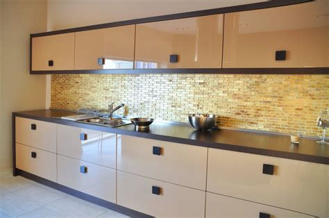 All You Need to Know About Lacquered Glass Kitchen Cabinets