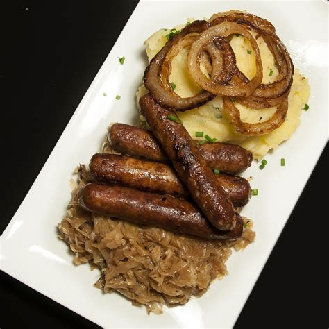 Nürnberger Bratwurst with Sauerkraut | The Little GSP