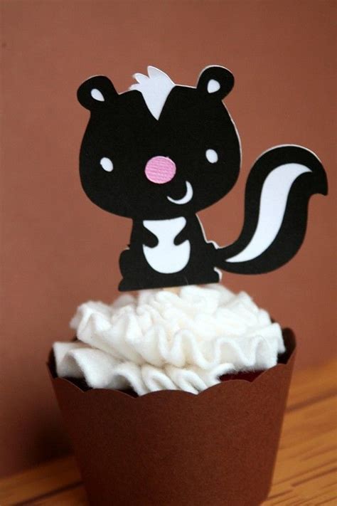 Skunk. | Animal cupcakes, Cupcake toppers, Birthday fun