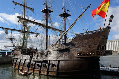 SHIP AHOY! 17th century Spanish galleon replica on show at Valencia ...