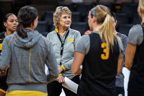 The Daily Iowan | Lisa Bluder: 20 years of making leaders for Iowa ...