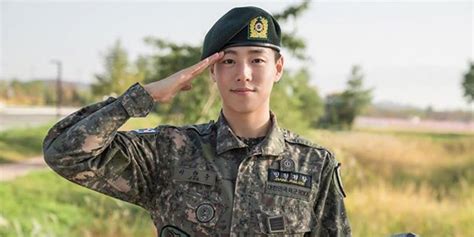 Actor Lee Hyun Woo greets fans on Instagram after his successful discharge from mandatory ...