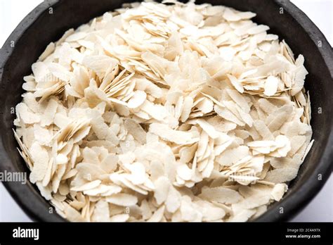 Raw Flattened Rice or Thick or thin Rice Flakes for Namkeen Chivda ...