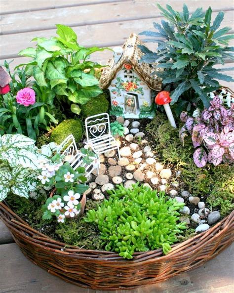 18 Miniature Fairy Garden Design Ideas - Style Motivation