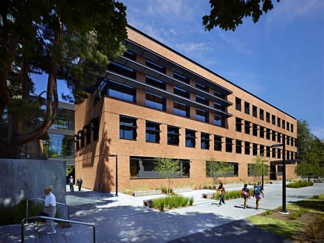 University of Washington Foster School of Business dedicates Dempsey Hall