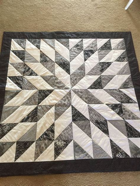 Black and White Starburst - Etsy | Quilting designs patterns, Patchwork quilt patterns, Star ...