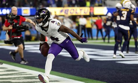 Ravens QB Lamar Jackson has hilarious analysis of WR…