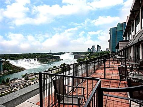 20 Hotel Rooms with Balcony or Private Terrace in Niagara Falls