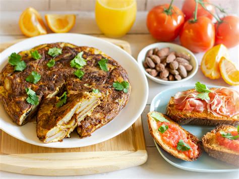 Spanish Breakfast (Tortilla de Patatas & Pan con Tomate) | GradFood